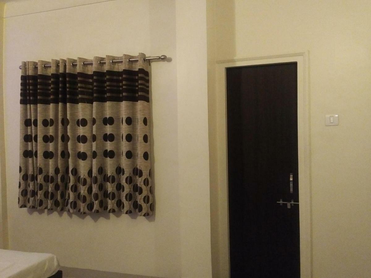 פונה Hotel Rose Lodge מראה חיצוני תמונה