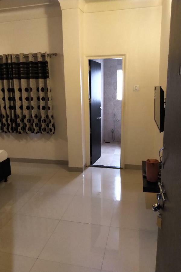 פונה Hotel Rose Lodge מראה חיצוני תמונה