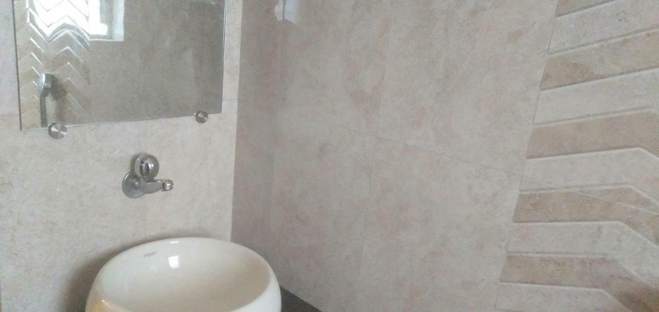 פונה Hotel Rose Lodge מראה חיצוני תמונה