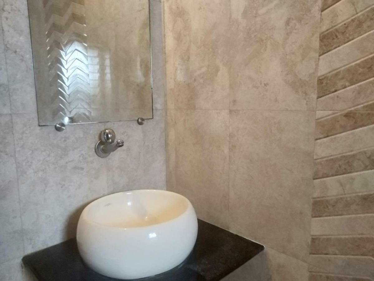 פונה Hotel Rose Lodge מראה חיצוני תמונה